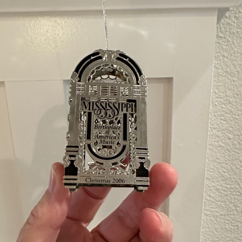 Mississippi Jukebox-shaped Christmas 2006 Ornament from MS Governor’s Mansion